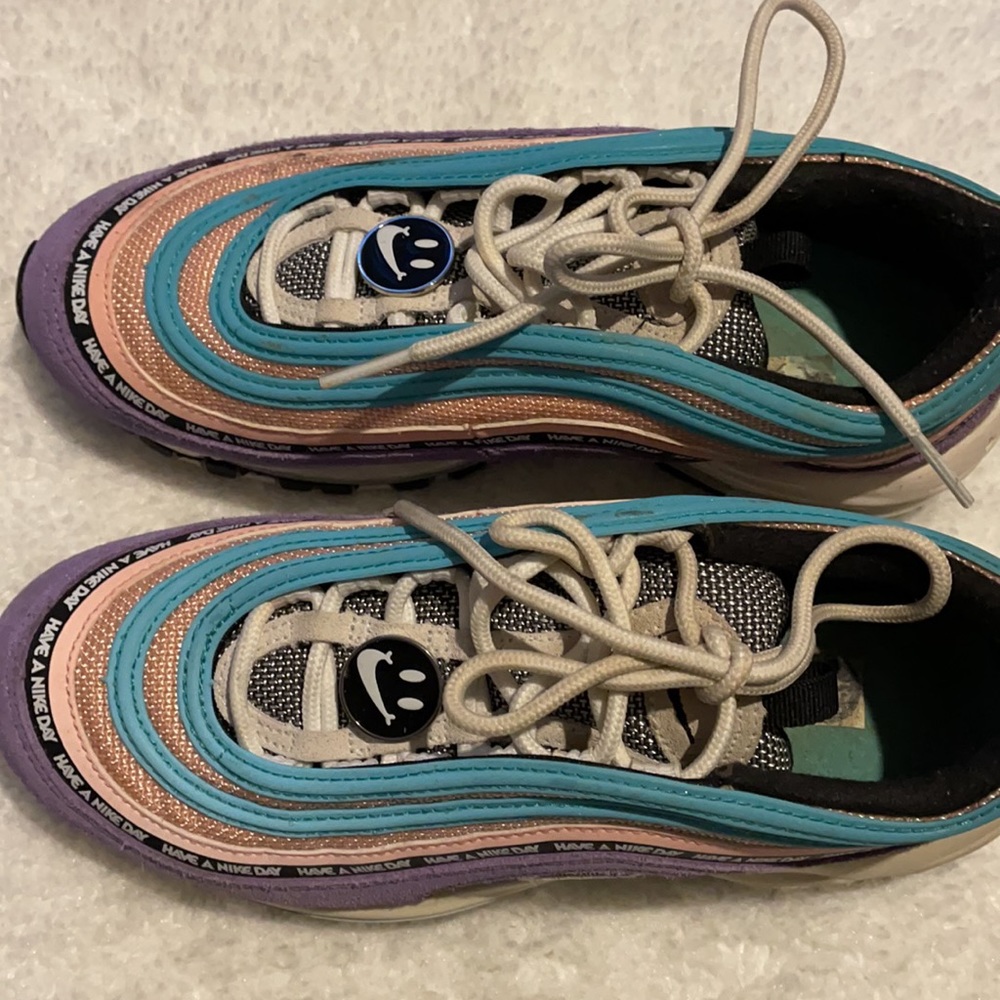 Nikes - Picture 6 of 6